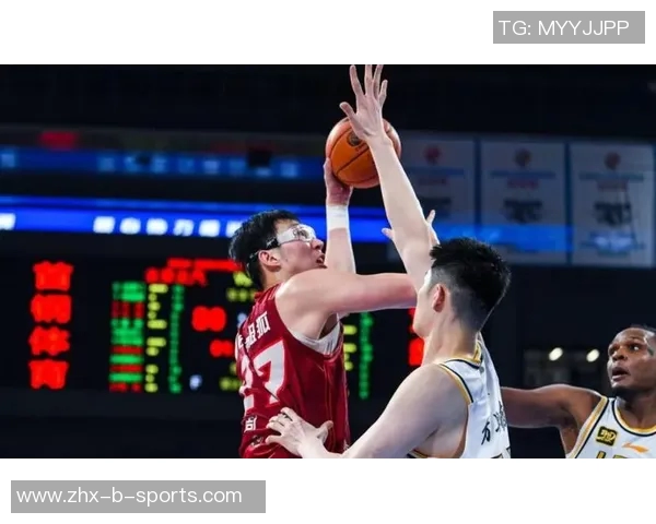 CBA总决赛第四场北京队不敌广厦队布朗在比赛中遭遇严密防守